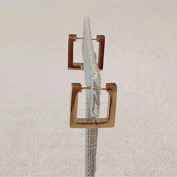 14mm Square Huggie Hoop 18k Gold PVD Stainless Steel Waterproof Lightweight - Picture 4 of 4